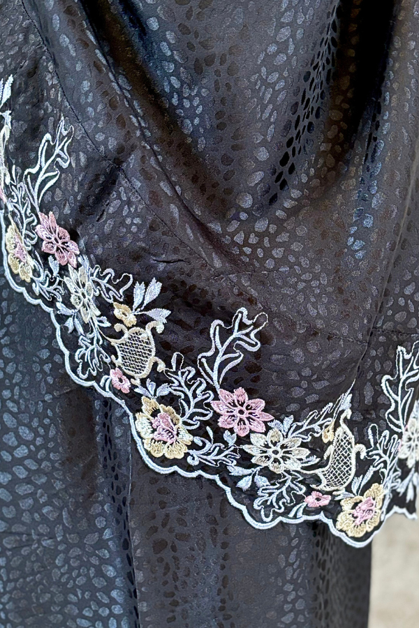 Maxi Floral Prayer Cloth - Black